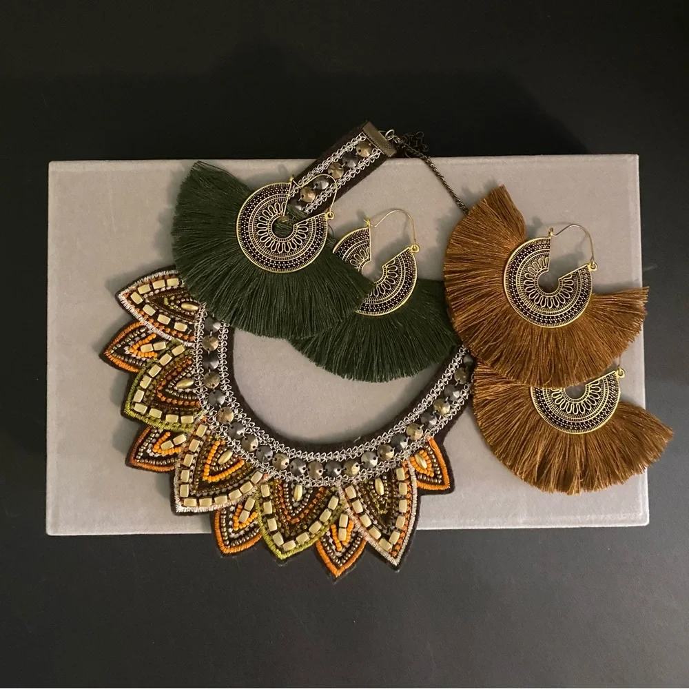 JCPenney Green and Brown Necklace with Bohemian Flair w/ 2 pairs of earrings - Picture 1 of 5